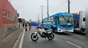 Accidente en Vía Evitamiento: aparatoso choque deja un motociclista fallecido y caos vehicular