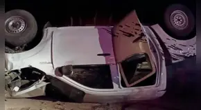 Puno: dos fallecidos y una mujer herida deja violento despiste y volcadura de camioneta