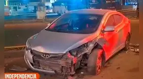 Auto quedó destrozado tras impactar contra rejas de estación del Metropolitano: chofer se habría quedado dormido