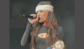 Danna Paola sufre accidente en pleno concierto y le vendan la cabeza para continuar con show