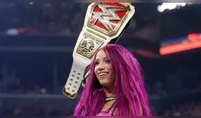Sasha Banks se quita la peluca para festejar paliza a Natalya [VIDEO]
