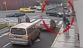 Cercado de Lima: conductor frustra robo al embestir a ladrones [VIDEO]