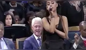 Las miradas de Clinton a Ariana Grande que indignaron a los usuarios [VIDEO]