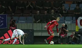 Manuel Neuer impacta al mundo con espectacular regate contra el banderín  [VIDEO]