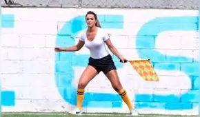 Twitter: Jueza de línea atrajo miradas por curioso detalle en pleno encuentro de fútbol 