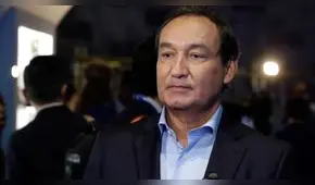 Otro pasajero acusa a United Airlines de amenazarlo con esposarlo si no dejaba su asiento