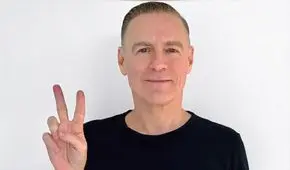 Bryan Adams cancela concierto en Chile tras intensos disturbios sociales 