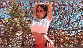 Celia Lora eleva la temperatura sin ropa interior en sensual pose 