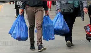 Conoce los supermercados que se unen a favor del medio ambiente y eliminan las bolsas de plástico