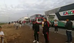 La Libertad: pasajeros de buses varados lograron superar puntos de bloqueo en Virú La Libertad: pasajeros de buses varados lograron superar puntos de bloqueo en Virú