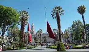 Plazas con banderas a media asta por muerte de dos manifestantes