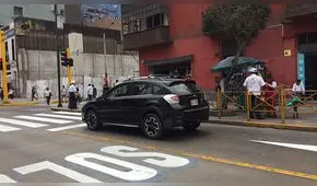 #YoDenuncio: vehículo invade vía particular de Metropolitano