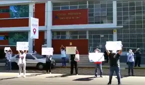 Padres de colegio católico ‘Santa Rosa de Lima’ protestan por irregularidades en adenda [VIDEO] 