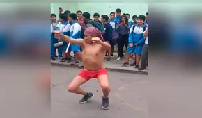 Joven se disfraza como Ricardo Milos e hipnotiza a todos con sus ‘sexys’ pasos de baile [VIDEO]