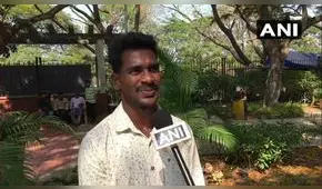 9.55 segundos, el récord con el que un albañil desplazó a Usain Bolt: corrió junto a dos búfalos