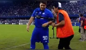 Ganador de reality ingresó al partido entre Emelec vs Cristal y generó polémica [VIDEO] 