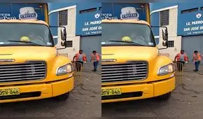 #YoDenuncio: descargan productos en vereda de colegio de La Victoria [VIDEO]