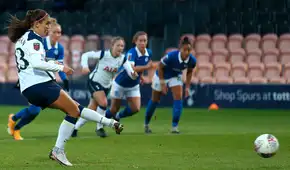 Alex Morgan anotó su primer gol en la Premier League femenina