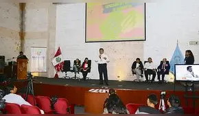 Lluvia de promesas en debate de candidatos en Arequipa