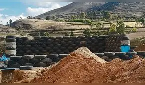 Arequipa: Construirán casas autosustentables con llantas, paneles para luz y biodigestores