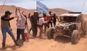 ¡Enorme gesto! Piloto argentino hace una parada en el Dakar para tomarse un selfie [VIDEO]
