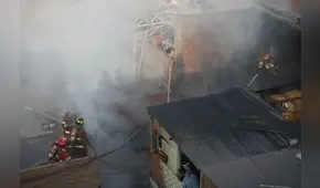 Otro incendio en galería del Cercado de Lima alarma a comerciantes y bomberos