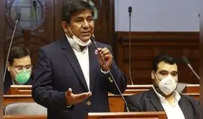 Presidente de la Comisión de Educación asegura que docentes sin título no serán reintegrados