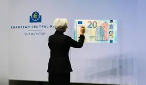 Christine Lagarde se convierte en la primera mujer en firmar billetes de euro 