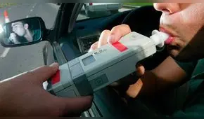 Lo detuvieron en Año Nuevo y examen da positivo en todas las drogas posibles