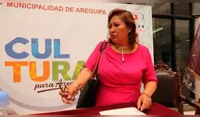 Ministra de la Mujer: Corresponde hacer una “llamada de atención” a Rafo León