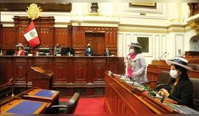 Congresista Martha Chávez rechazó sombrero típico de Apurímac que le fue obsequiado