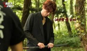 Lee Dong Wook dobla su espada en plena grabación de pelea con zombies
