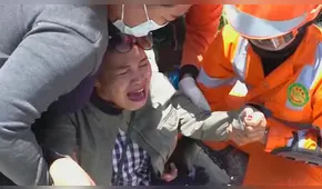 YouTube: En Indonesia, madre reconoce cadáver hija y actitud conmueve al mundo [VIDEO]