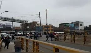 Av. Zarumilla: peatones arriesgan su vida por no utilizar el puente peatonal [VIDEO]