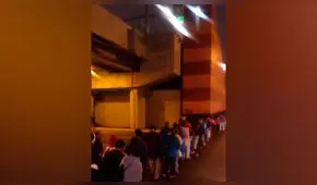 Metro de Lima: Pasajeros caminan por rieles del tren por falla técnica de uno de los transportes [VIDEO y FOTOS]
