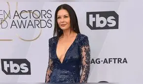 Catherine Zeta-Jones sorprende al cantar y tocar el piano [VIDEO]
