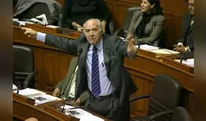 García Belaunde sobre el Congreso vacío durante interpelación: “El parlamento tiene pantallas de televisión hasta en el baño” [VIDEO]
