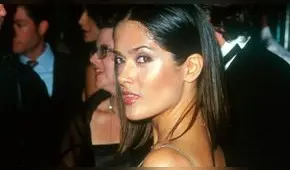 Salma Hayek se convierte en bruja y lanza “hechizo” contra Donald Trump 