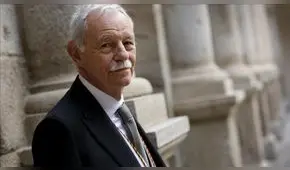 Eduardo Mendoza presentó trilogía 'El rey recibe'