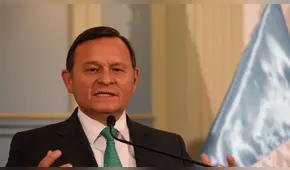 Piden citar a canciller Popolizio por conversaciones entre Bustamante e Hinostroza