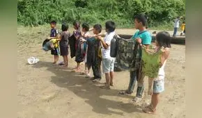 Pueblos awajún claman atención médica para niños que recogieron petróleo 