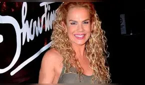 Niurka Marcos intenta presumir bronceado en topless, pero su perro se roba la atención 