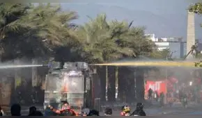 Piden investigar composición de “líquido de color amarillo” lanzado durante protestas en Chile