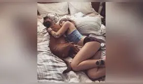 Hija de Michael Jackson posa desnuda junto a su mascota y es criticada en redes 