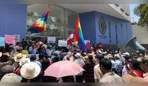 ¡Si no hay restitución, habrá revolución! gritan en Arequipa contra Chávarry [FOTOS y VIDEOS]