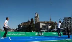 Sobre una cancha flotante, el inusual “entrenamiento” de Federer y Murray [FOTOS]