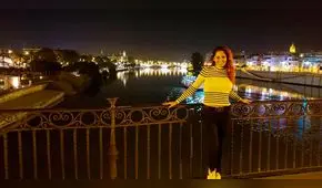 Aneth Acosta reaparece en Madrid al lado de ex 'combatiente' [VIDEOS]