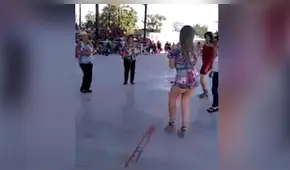 Facebook viral: Madre asiste a actuación escolar y conquista a miles con sexys pasos de twerking [VIDEO]