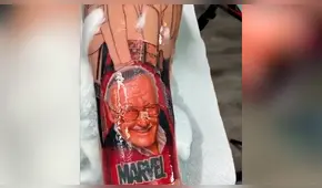 Fanático de Marvel se hace tatuaje ‘ultra realista’ de Stan Lee y tattoo luce increíble [VIDEO]