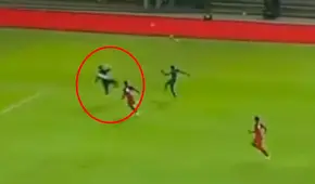 ¿A dónde se iba? Carlos Cáceda puso en aprietos el arco peruano con salida en falso